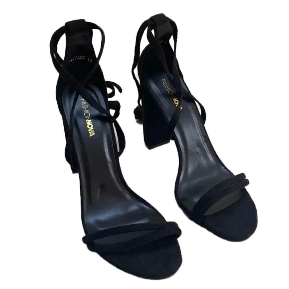 💜🤑 FASHION NOVA Whitney velvet Heels Size 10
